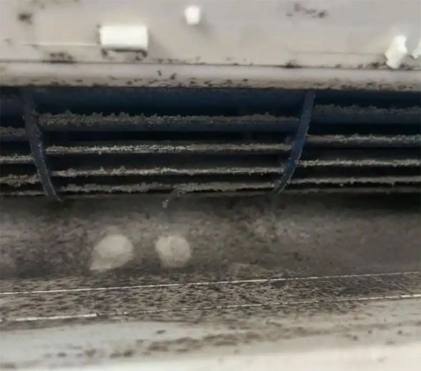 赫章空调吹的风有股烧焦味是怎么回事